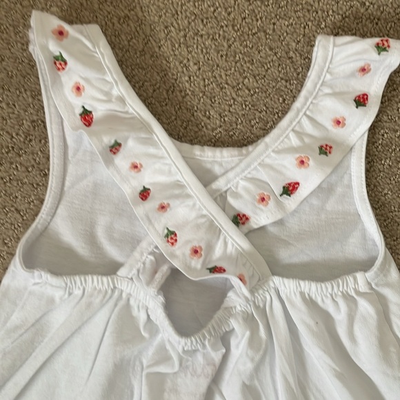 Boden White Ruffle Tank with Flower and Strawberry Detail (size 5-6Y) - Picture 5 of 6